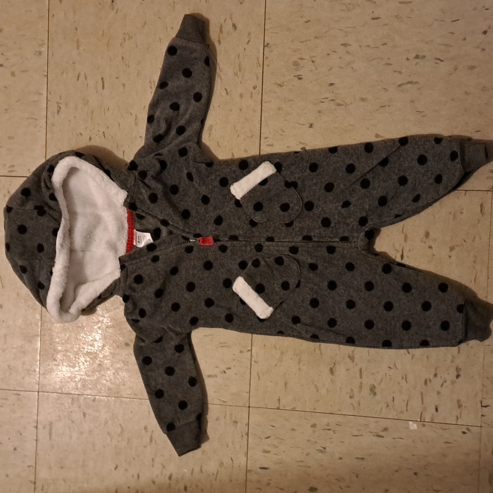 Warm Carter's 6 month 100% polyester polka dot Grey and black onsie